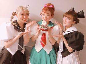 March 14th is Wakaba's birthday, and they celebrated backstage with a cake!